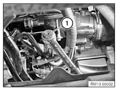 12 14 600 Replace the knock sensor (N16, N18) — 2014 Mini Cooper ...